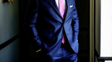 I Have A Pink Tie, What Should I Wear It With?