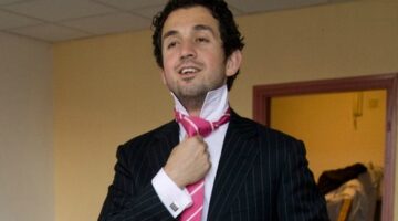 I Have A Pink Tie, What Should I Wear It With?